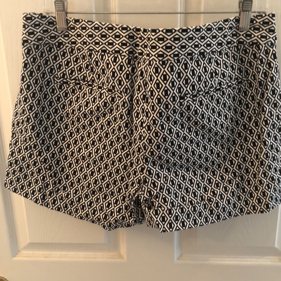 Joe Fresh Black and White short - Picture 4 of 6